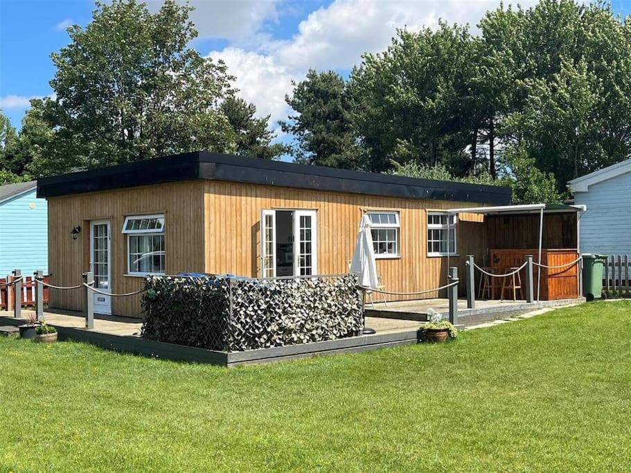The Chalet By Hip Haus Humberston Экстерьер фото